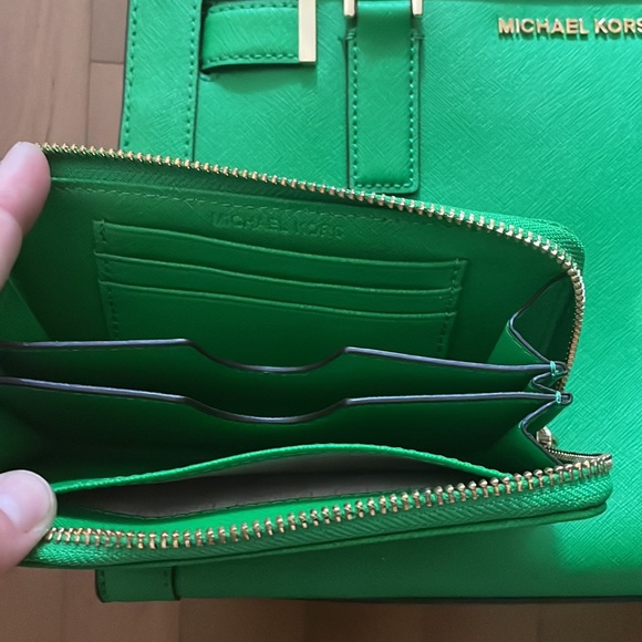 Michael Kors handbag and wallet set - Picture 4 of 4